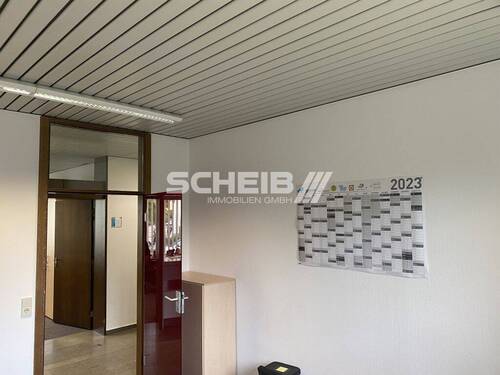 Neonbeleuchtung - Gut ausgestattete Bürofläche - 800,00&nbsp;EUR Kaltmiete, ca.&nbsp; 104,10&nbsp;m&sup2;&nbsp;Wohnfl&auml;che
