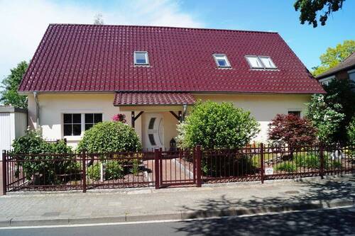 10 Frontansicht - 9 Zimmer Mehrfamilienhaus, Wohnhaus zum Kaufen in Celle