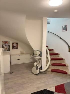 Flur und Treppenaufgang Souterrain - 