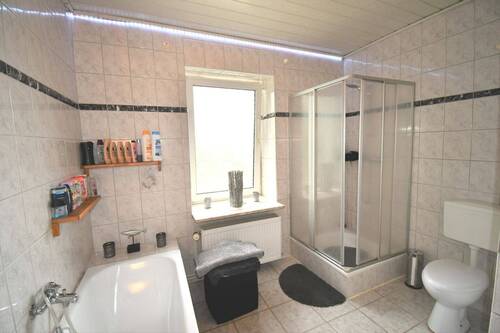 Bad Wohnung OG 2 - 