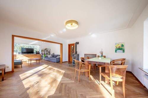 ... mit Kamin. - 