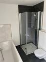 Bad - Wanne, Dusche und WC - Zentral gelegene und neu sanierte Wohnung im 2.OG zu vermieten!