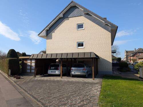 Doppelcarports mit Stellplätzen - 9 Zimmer Mehrfamilienhaus, Wohnhaus zum Kaufen in Bergheim