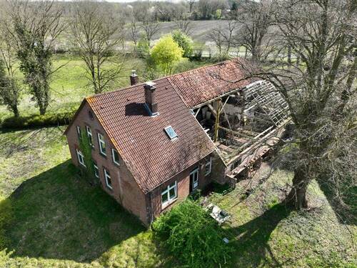 Luftaufnahmen - Resthof mit großem Grünland - Sanierungsobjekt mit viel Potenzial und über 12.000 m² Grundstück