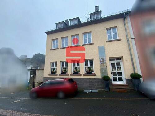 Strassenansicht - Wohn- und Geschäftshaus in guter Lage