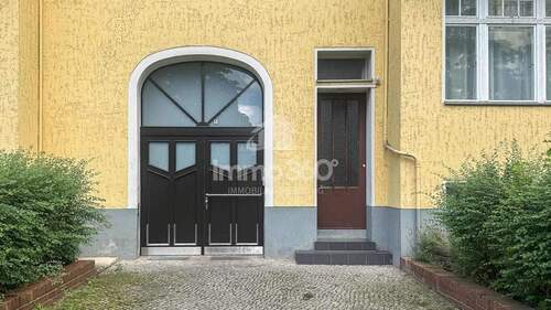 Haus außen - 2 Zimmer Etagenwohnung zum Kaufen in Berlin