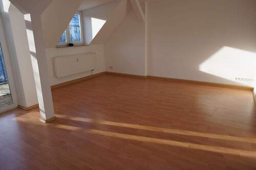 Wohnzimmer - 2 Zimmer Etagenwohnung zur Miete in Chemnitz