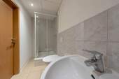Duschbadezimmer - 