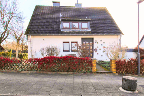 Hausansicht - 6 Zimmer Einfamilienhaus zum Kaufen in Heiligenhaus