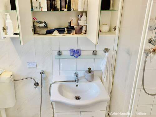 Das Bad mit Dusche - 