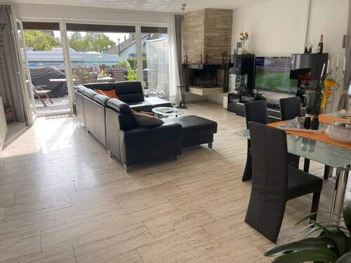 Wohnzimmer - 6 Zimmer Mehrfamilienhaus, Wohnhaus in Hannover