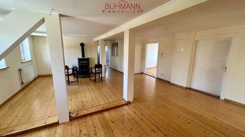 Wohnzimmer - Etagenwohnung mit 130,00 m&sup2; in Wunstorf zum Kaufen