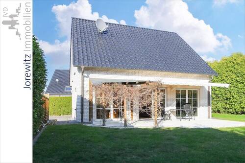 002 - Terrassenansicht - 4 Zimmer Einfamilienhaus zum Kaufen in Bielefeld