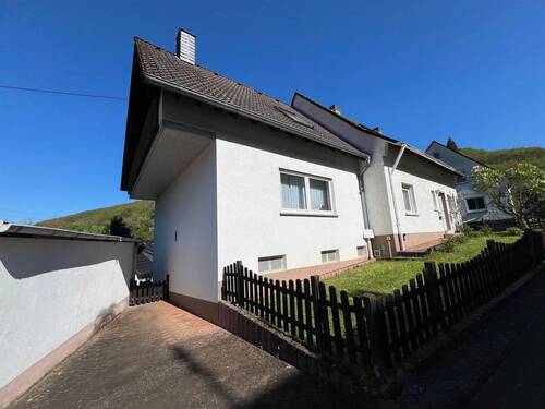 Hausansicht - 8 Zimmer Einfamilienhaus in Hahnenbach