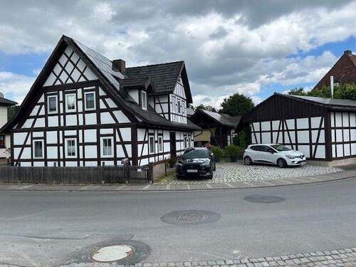 IMG_7271.jpg - Individuelles Einfamilienhaus mit Nebengebäude in Weitramsdorf