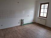 Küche mit Balkontür zum Garten - 2 Zimmer Etagenwohnung in Flöha
