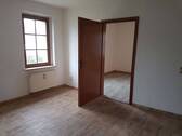 Wohnzimmer zu Schlafzimmer - Etagenwohnung mit 47,70 m² in Flöha zur Miete