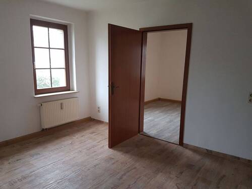 Wohnzimmer zu Schlafzimmer - Etagenwohnung mit 47,70 m² in Flöha zur Miete