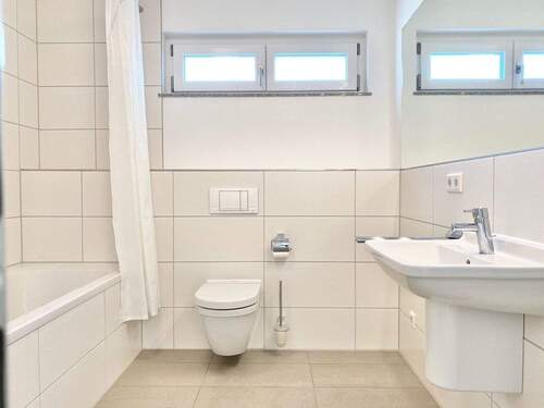 Badezimmer Ansicht 1.jpg - 