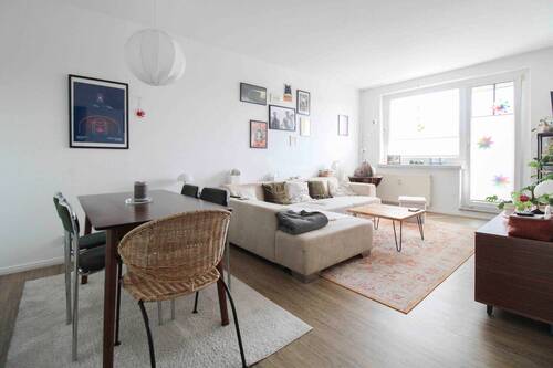 Wohnzimmer - 3 Zimmer Etagenwohnung zum Kaufen in Magdeburg