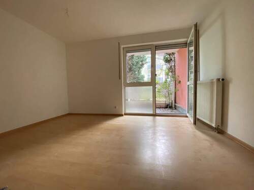 Wohnzimmer - 2 Zimmer Etagenwohnung zur Miete in Fürth