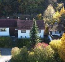 Sanierungsbedürftiges Wohnhaus mit Nebengebäuden + land- und forstwirtschaftlicher Fläche in Kastl