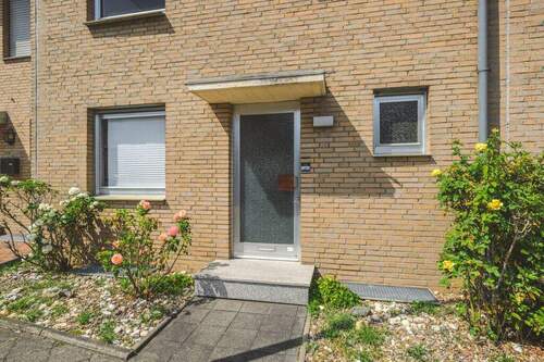 Hauseingang - 5 Zimmer Einfamilienhaus zum Kaufen in Mönchengladbach