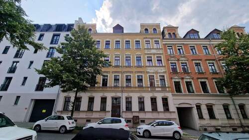 Straßenansicht - +++ Geräumige 2-Zimmer-Wohnung mit Balkon in bevorzugter Lage von ChemnitzKaßberg +++