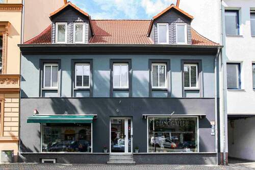 Hausansicht - 9 Zimmer Mehrfamilienhaus, Wohnhaus zum Kaufen in Magdeburg