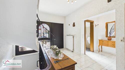 Diele - 7 Zimmer Einfamilienhaus zum Kaufen in Freudenburg