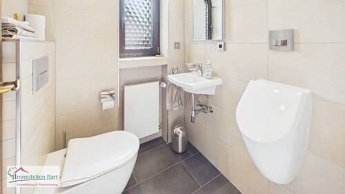 Gäste-WC - 7 Zimmer Einfamilienhaus in Freudenburg