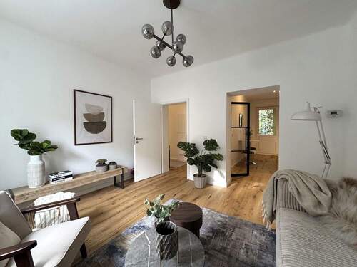 Wohnzimmer, Blick zu Küche - 