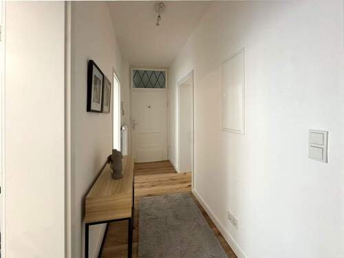 Flur Richtung Eingangsbereich - 