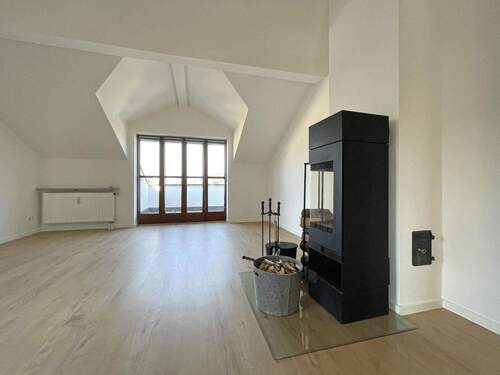 Gemütliches Wohn-/ Esszimmer - 3 Zimmer Etagenwohnung zur Miete in München