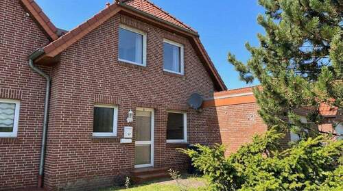 Vorderansicht Sommer - 4 Zimmer Doppelhaushälfte zum Kaufen in Ostrhauderfehn