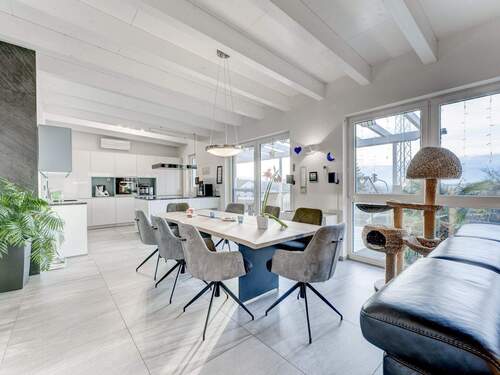 Neubau – Offener Essbereich mit Zugang zum Balkon - 7 Zimmer Einfamilienhaus zum Kaufen in Rümmingen