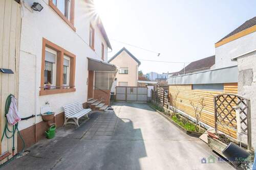 Hof - 4 Zimmer Einfamilienhaus zum Kaufen in Ingelheim-Heidesheim