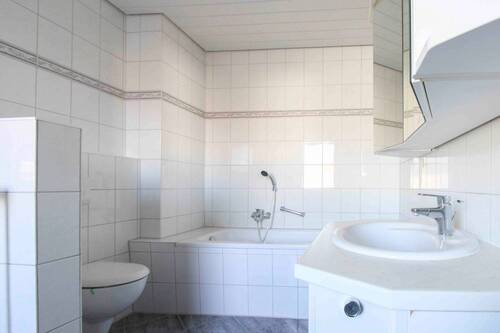 Badezimmer EG Bild 2 - 