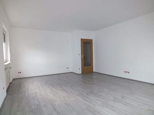 Wohnzimmer - 3 Zimmer Etagenwohnung zur Miete in Nauheim