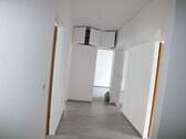 Flur mit Oberschränke - 3 Zimmer Etagenwohnung in Nauheim