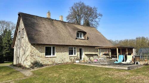 Hinteransicht mit Sonnenterrasse - 4 Zimmer Einfamilienhaus zum Kaufen in Krembz