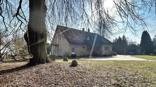 Parkähnliches Grundstück vorm Haus - Einfamilienhaus mit 170,00 m&sup2; in Krembz zum Kaufen