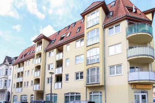 Außenansicht straßenseitig - Eigentumswohnung mit Tiefgaragenstellplatz und Loggia im beliebten Stadtfeld Ost
