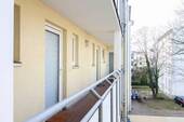 Laubengang mit Zugang zur WE - 