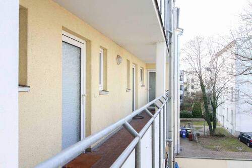 Laubengang mit Zugang zur WE - 