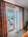 Wohnzimmer mit Balkon - Einfamilienhaus mit 106,00 m² in Coburg zum Kaufen
