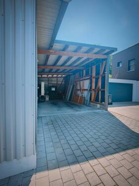 großes Carport - 