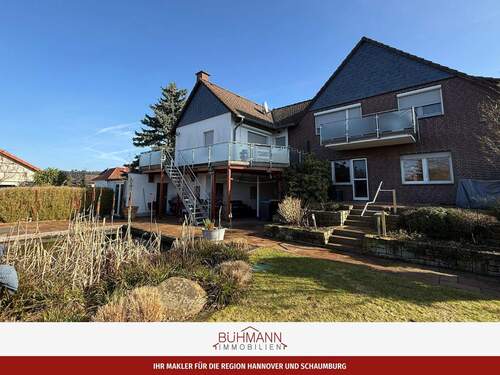 Titelbild - 31515 Wunstorf - Großenheidorn - Zweifamilienhaus mit Teich und Garagen