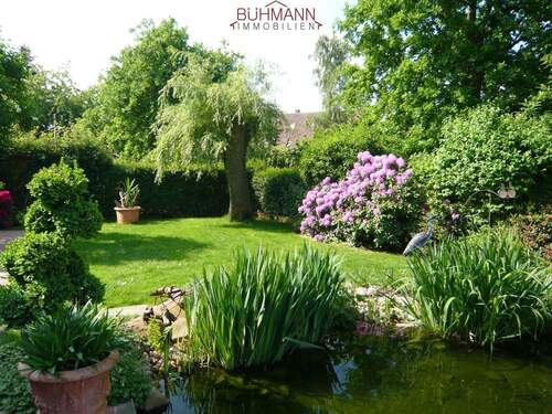 Gartenblick mit Teich - 