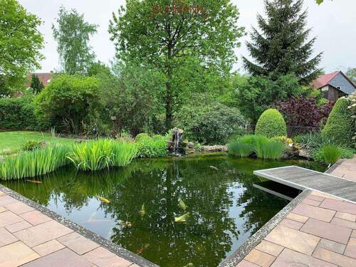 Gartenteich - Mehrfamilienhaus, Wohnhaus mit 240,00 m&sup2; in Wunstorf zum Kaufen